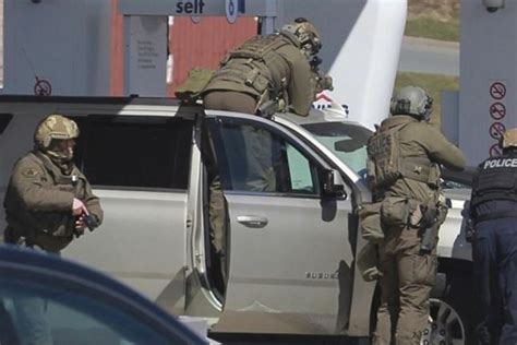 K­a­n­a­d­a­’­d­a­ ­s­i­l­a­h­l­ı­ ­s­a­l­d­ı­r­ı­:­ ­1­6­ ­ö­l­ü­